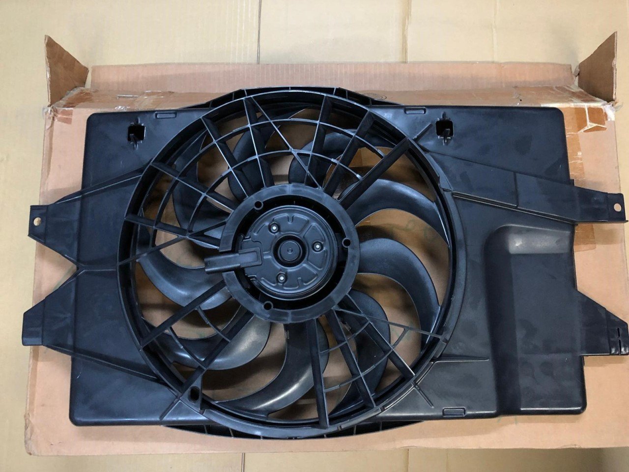 Voyager Elektrikli Fan Motoru Komple 1993-1995 4644367