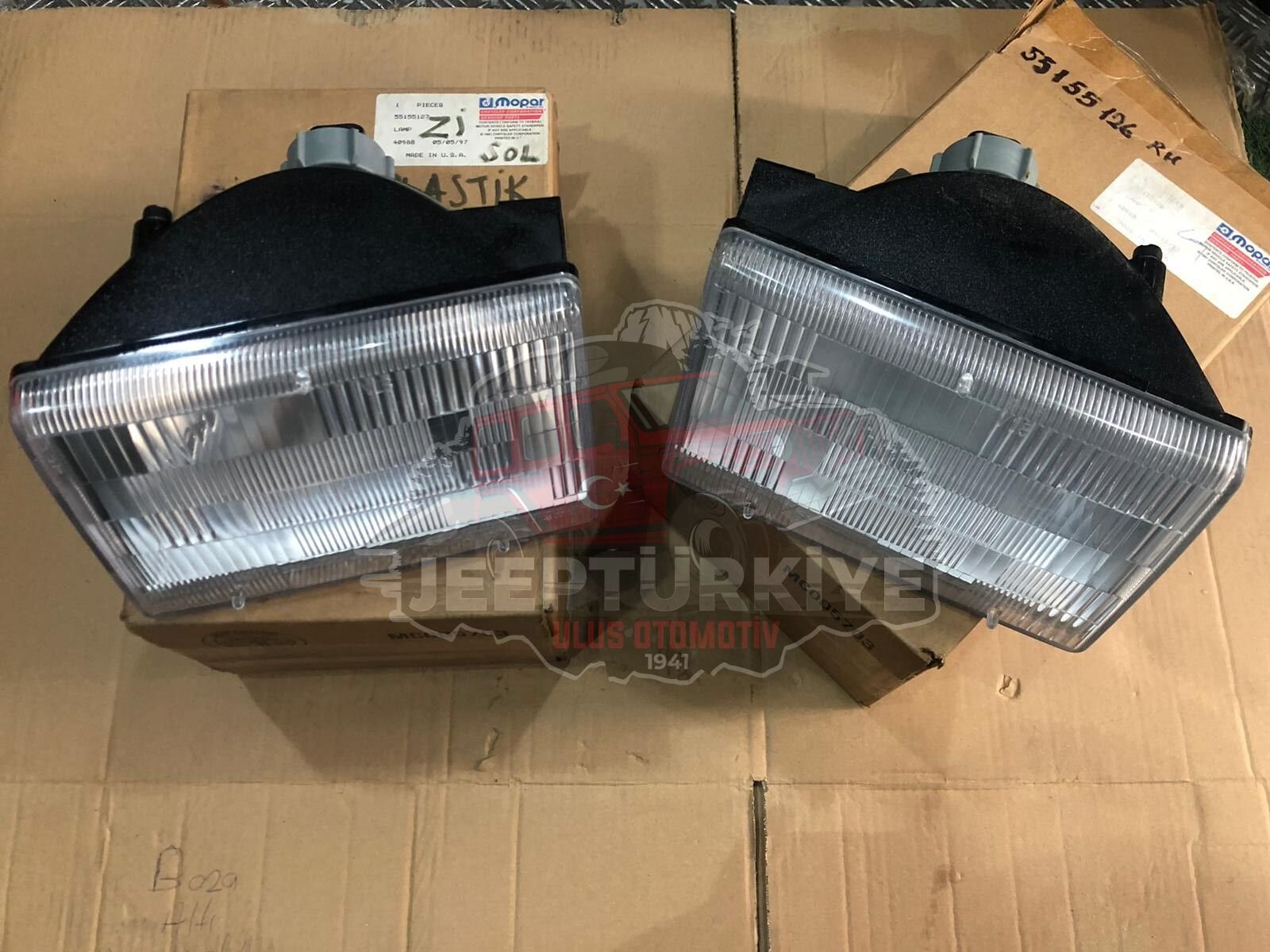 GRAND CHEROKEE ZJ PLASTİK FAR SAĞ - SOL TAKIM  93/96 55155126 - 55155127